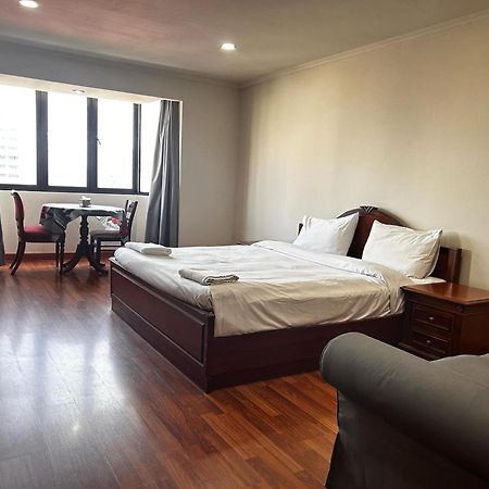 Affordable Serviced Apartments In Nana Omni Tower - Prime Sukhumvit Location Bangkok Esterno foto
