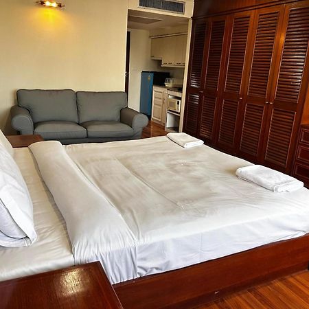 Affordable Serviced Apartments In Nana Omni Tower - Prime Sukhumvit Location Bangkok Esterno foto