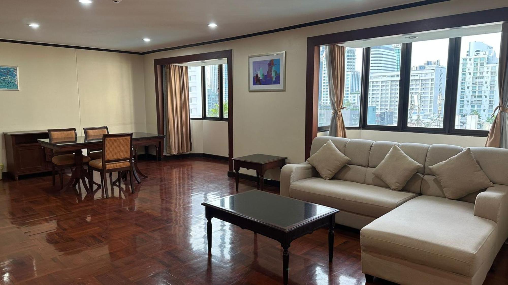Affordable Serviced Apartments In Nana Omni Tower - Prime Sukhumvit Location Bangkok Esterno foto