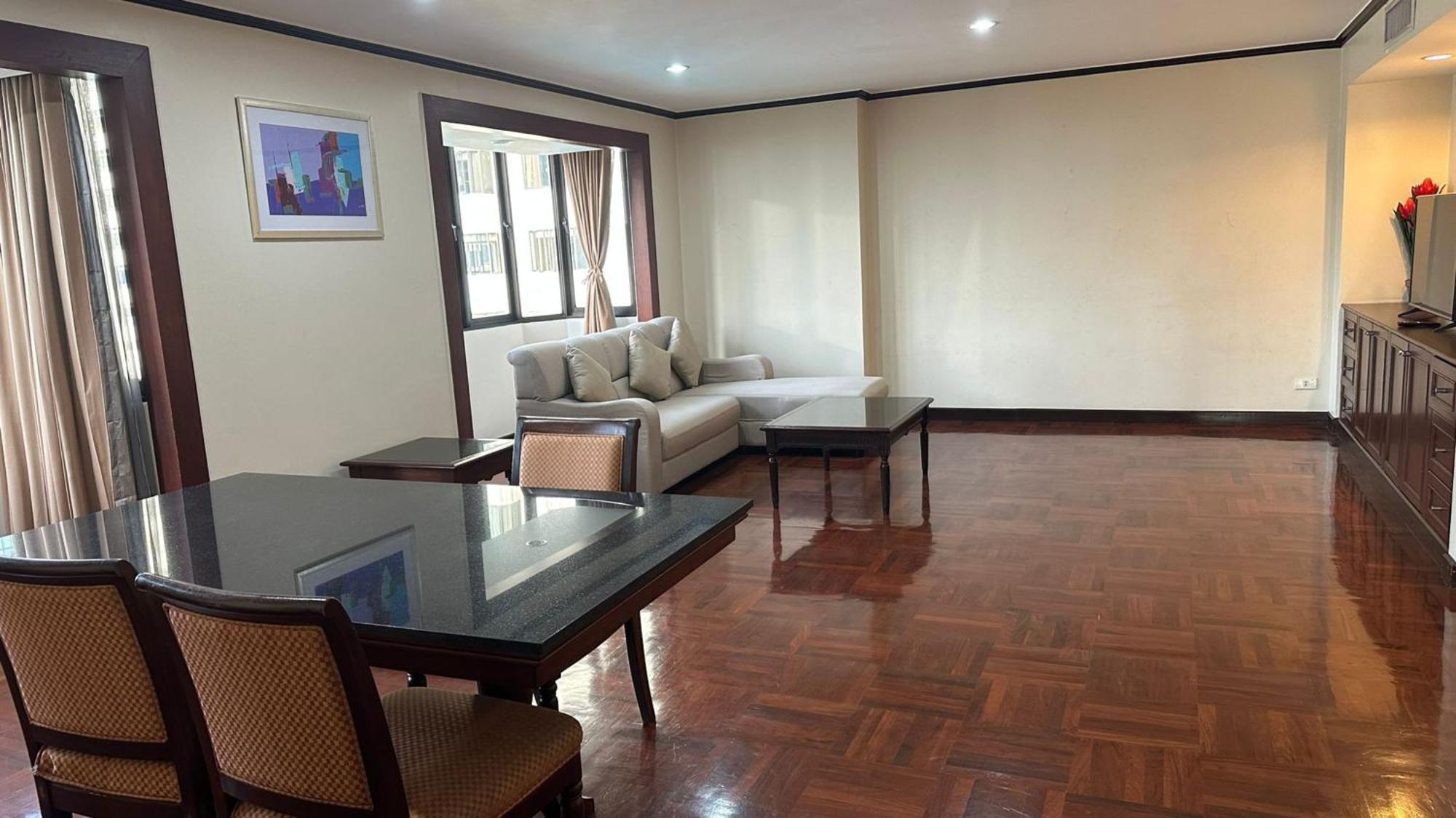 Affordable Serviced Apartments In Nana Omni Tower - Prime Sukhumvit Location Bangkok Esterno foto