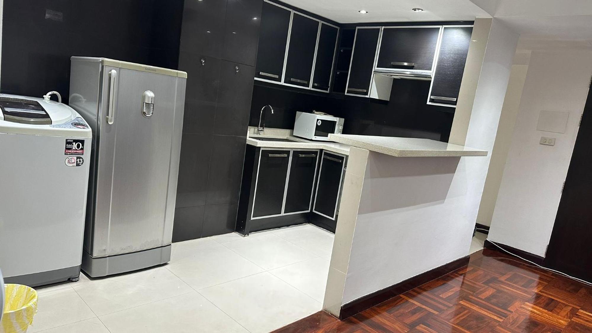 Affordable Serviced Apartments In Nana Omni Tower - Prime Sukhumvit Location Bangkok Esterno foto
