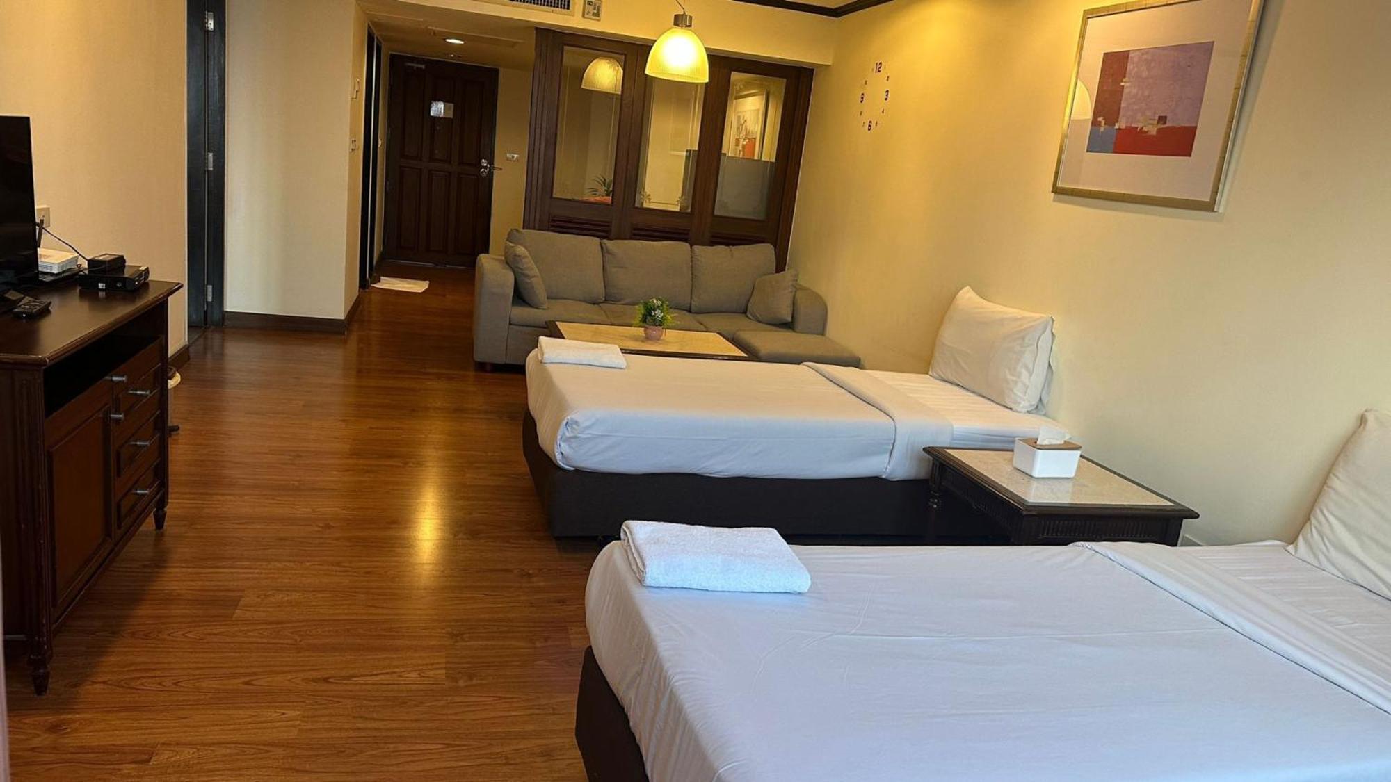 Affordable Serviced Apartments In Nana Omni Tower - Prime Sukhumvit Location Bangkok Esterno foto