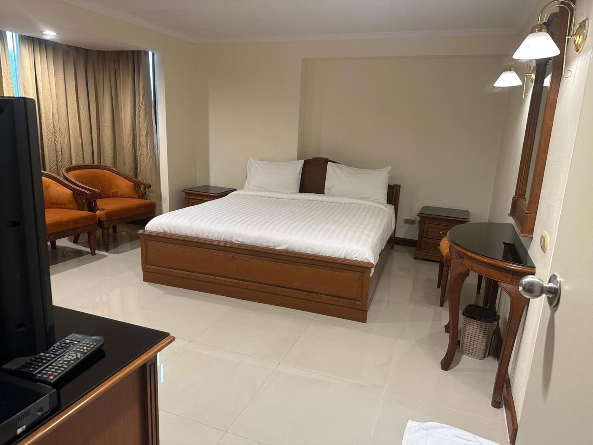 Affordable Serviced Apartments In Nana Omni Tower - Prime Sukhumvit Location Bangkok Esterno foto