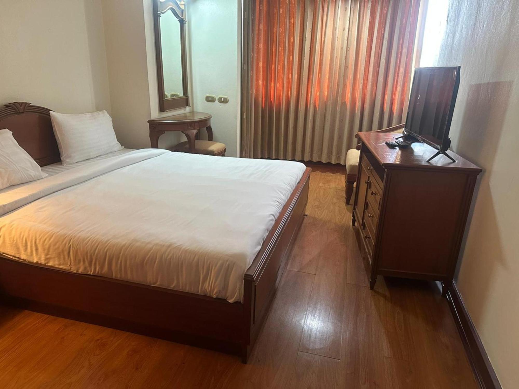 Affordable Serviced Apartments In Nana Omni Tower - Prime Sukhumvit Location Bangkok Esterno foto