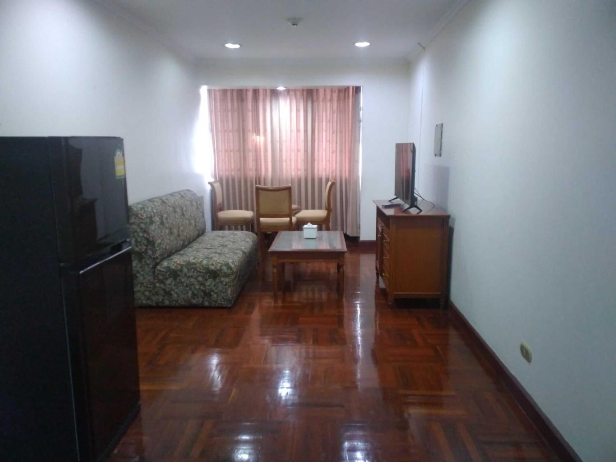 Affordable Serviced Apartments In Nana Omni Tower - Prime Sukhumvit Location Bangkok Esterno foto
