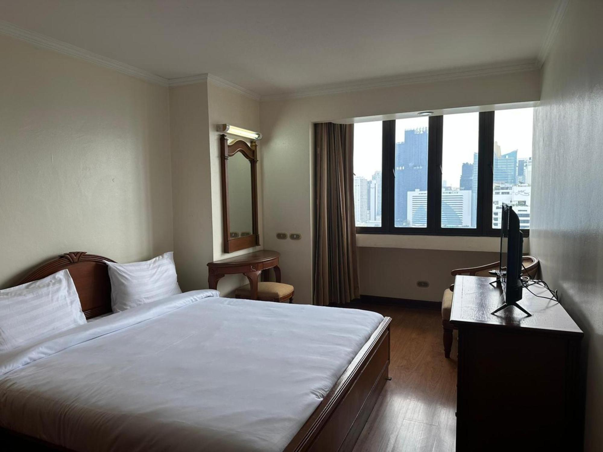 Affordable Serviced Apartments In Nana Omni Tower - Prime Sukhumvit Location Bangkok Esterno foto