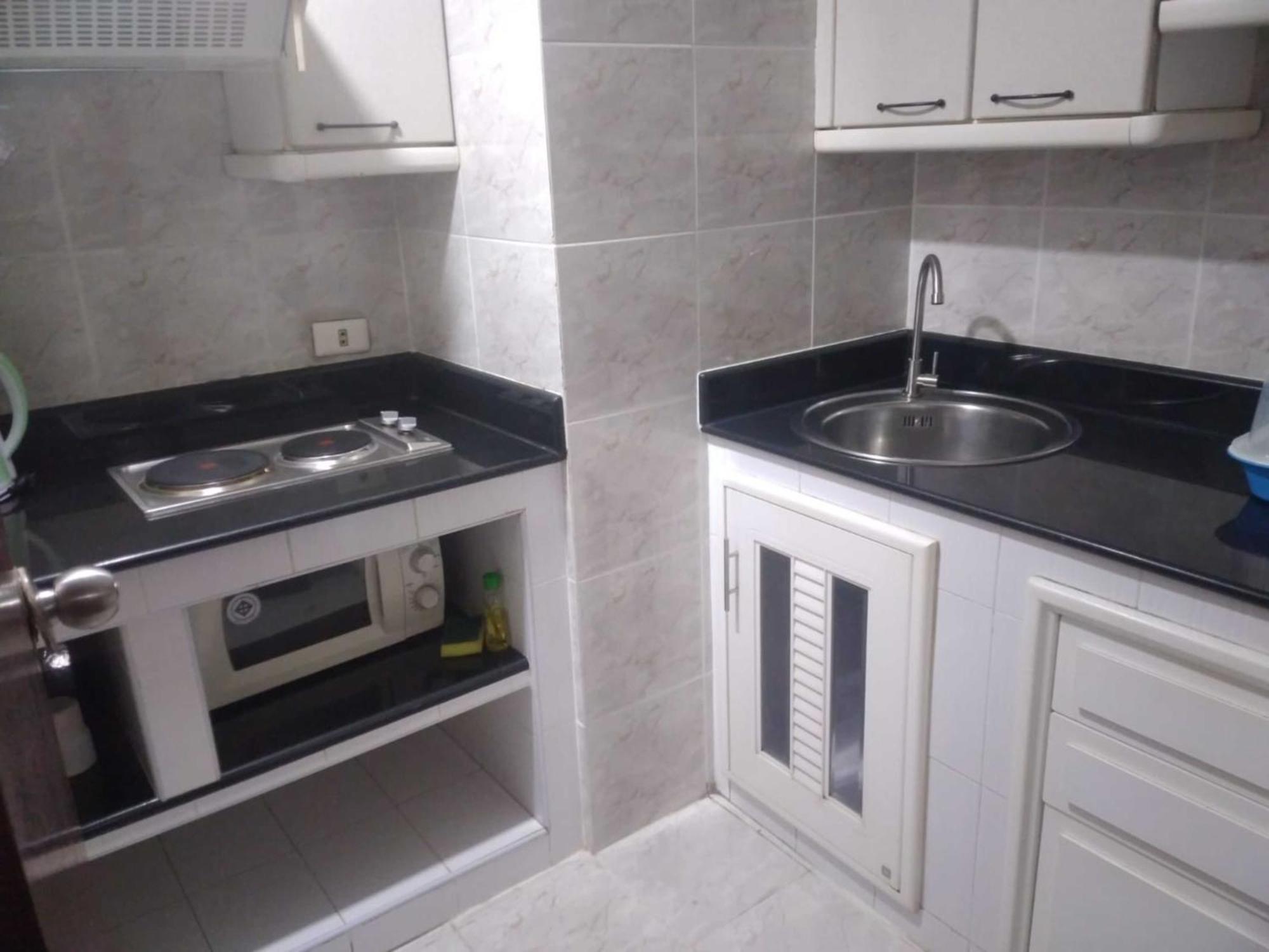 Affordable Serviced Apartments In Nana Omni Tower - Prime Sukhumvit Location Bangkok Esterno foto