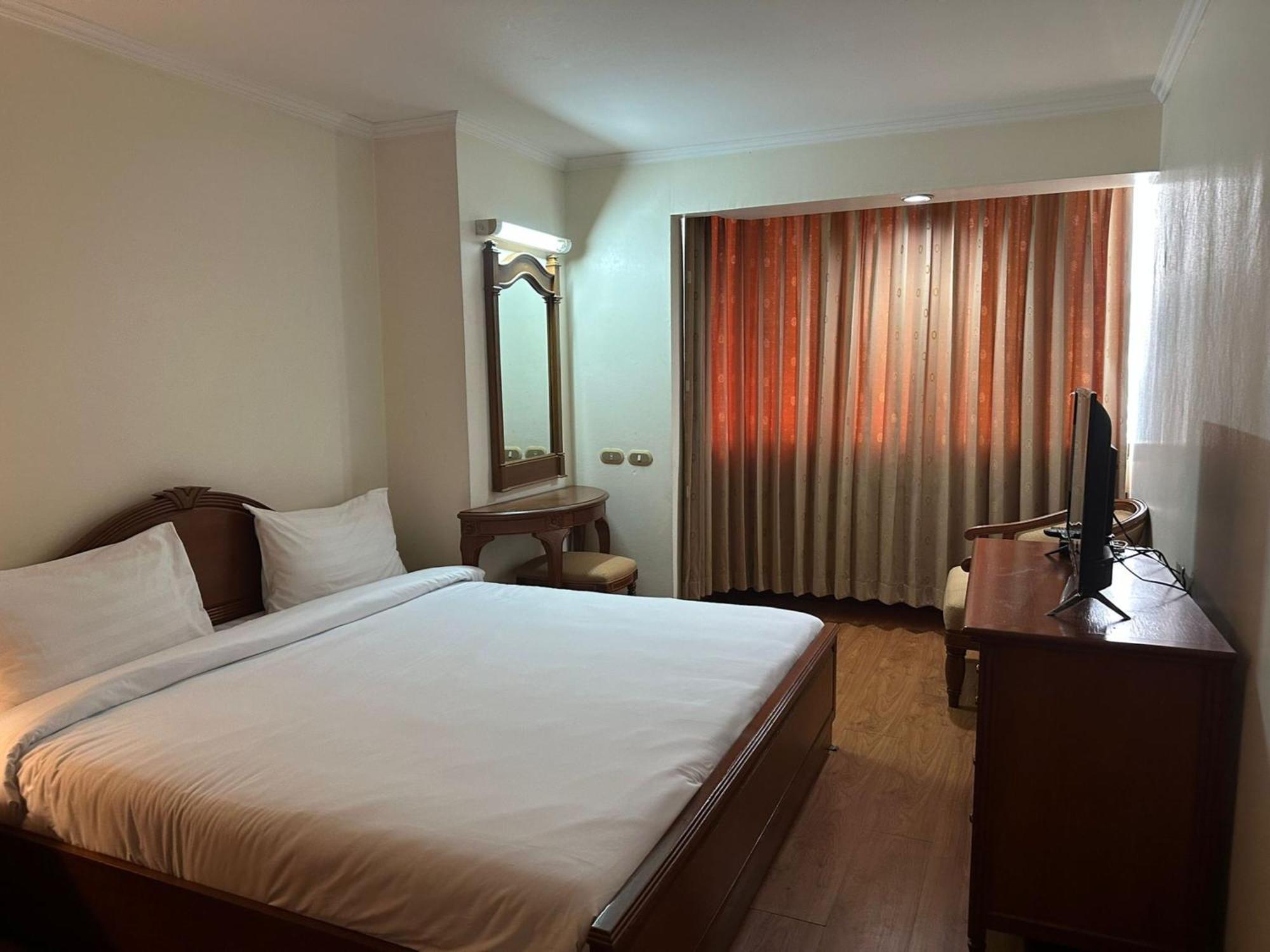 Affordable Serviced Apartments In Nana Omni Tower - Prime Sukhumvit Location Bangkok Esterno foto