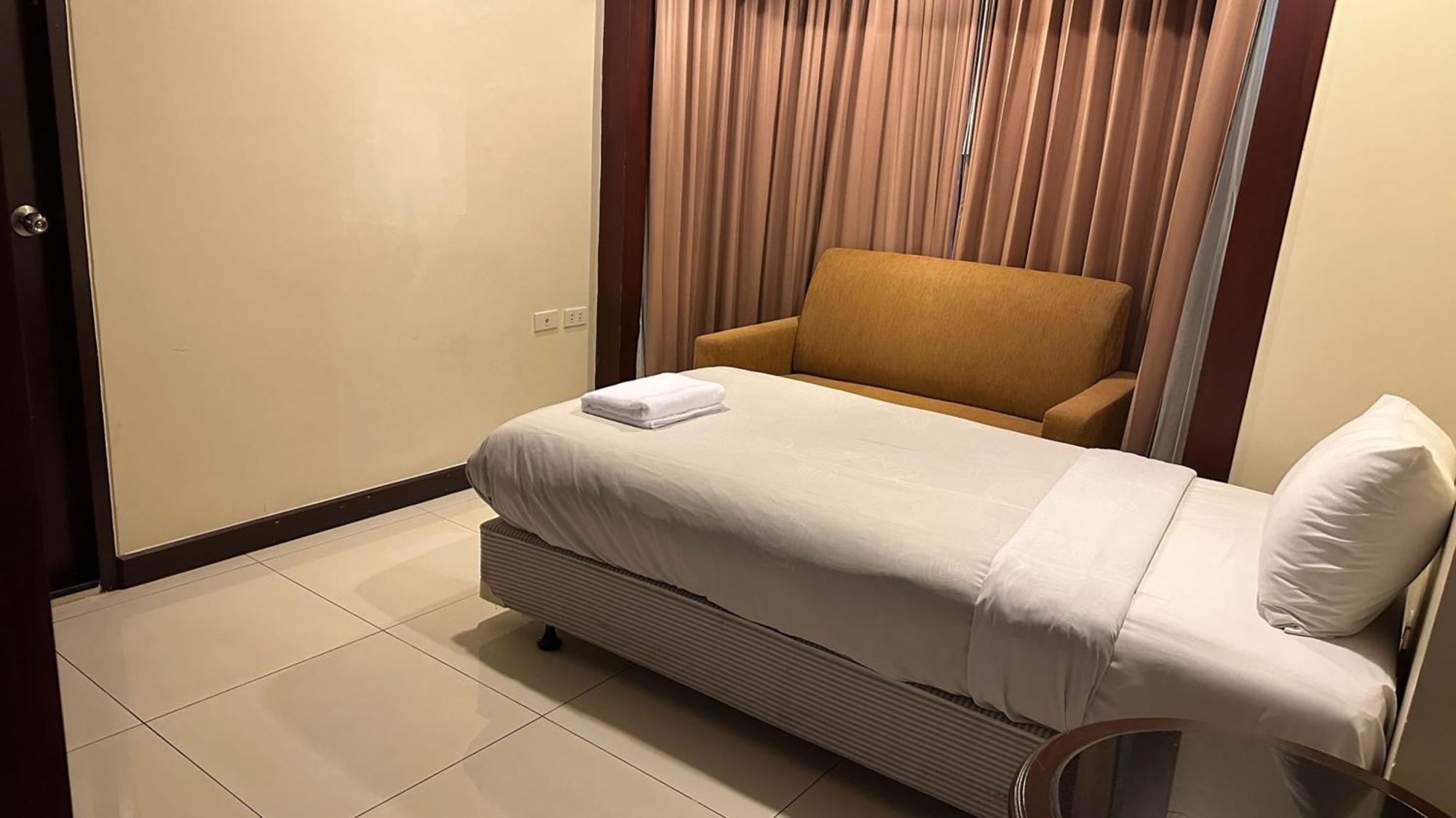 Affordable Serviced Apartments In Nana Omni Tower - Prime Sukhumvit Location Bangkok Esterno foto