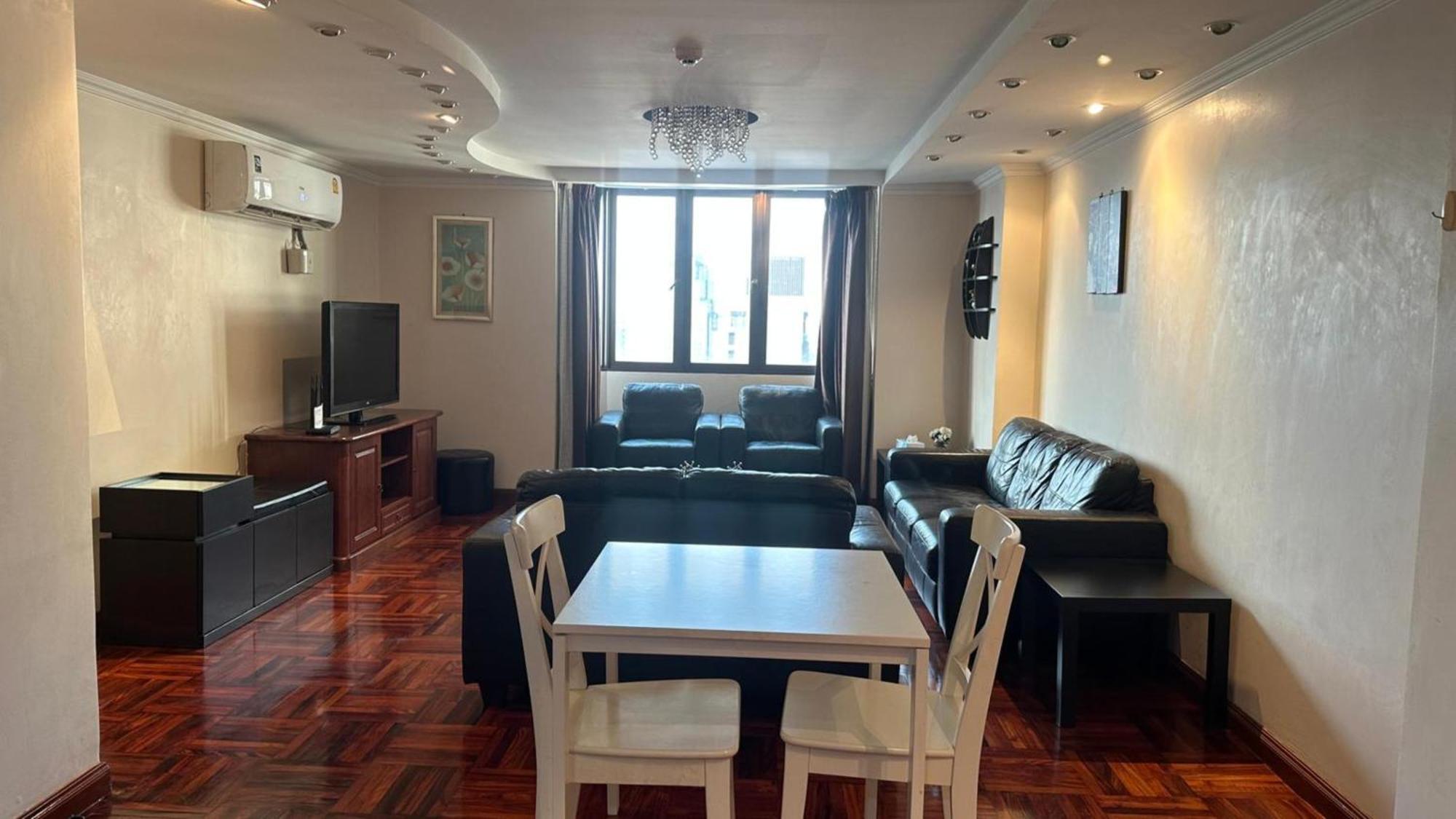 Affordable Serviced Apartments In Nana Omni Tower - Prime Sukhumvit Location Bangkok Esterno foto
