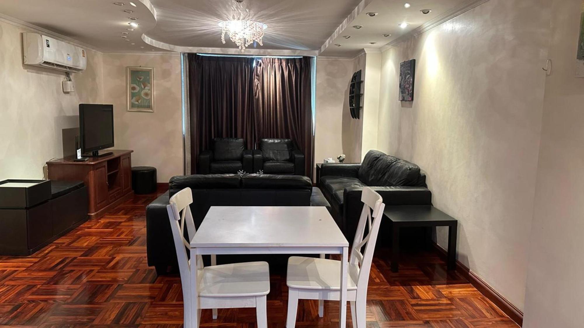 Affordable Serviced Apartments In Nana Omni Tower - Prime Sukhumvit Location Bangkok Esterno foto