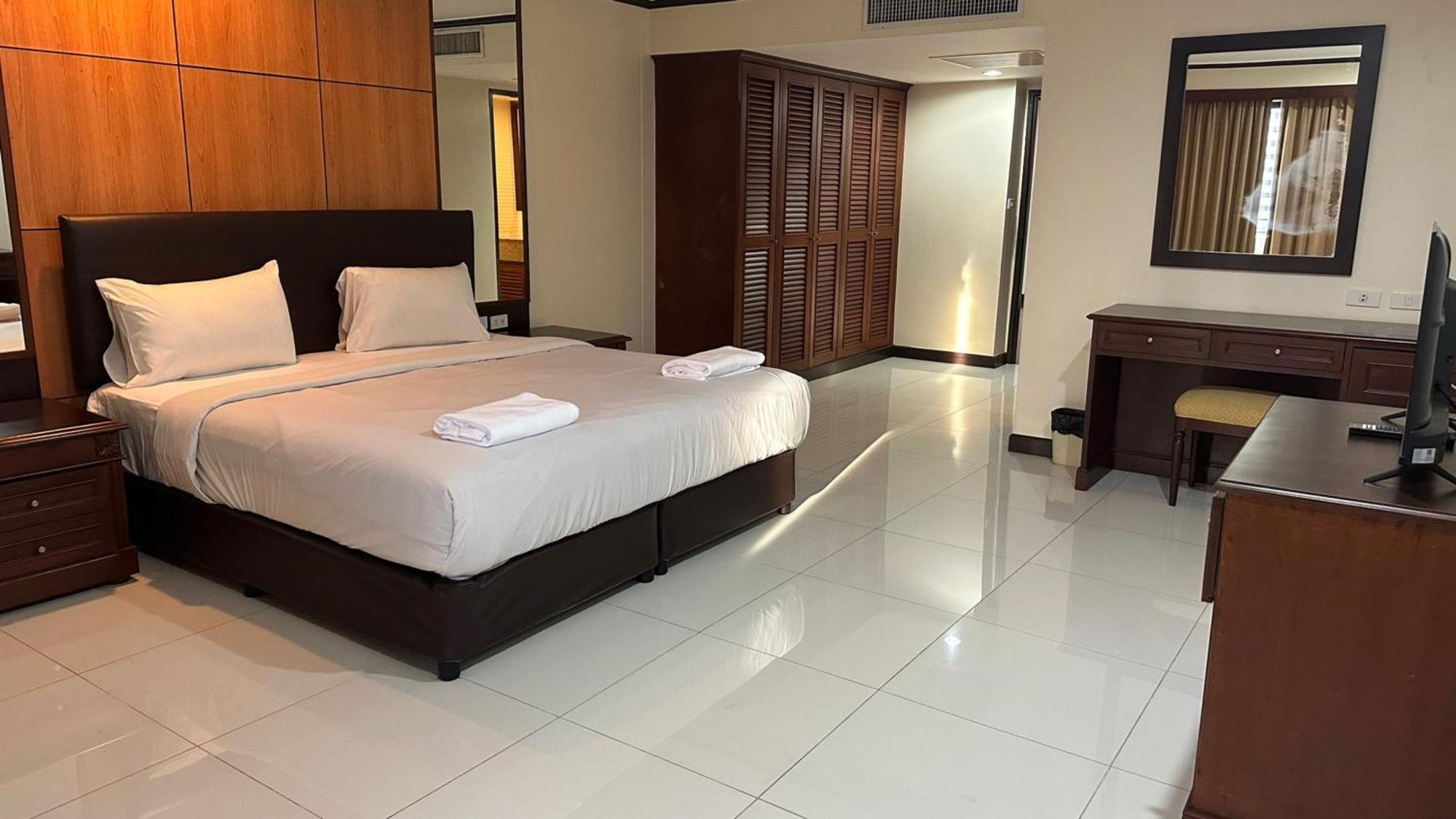 Affordable Serviced Apartments In Nana Omni Tower - Prime Sukhumvit Location Bangkok Esterno foto