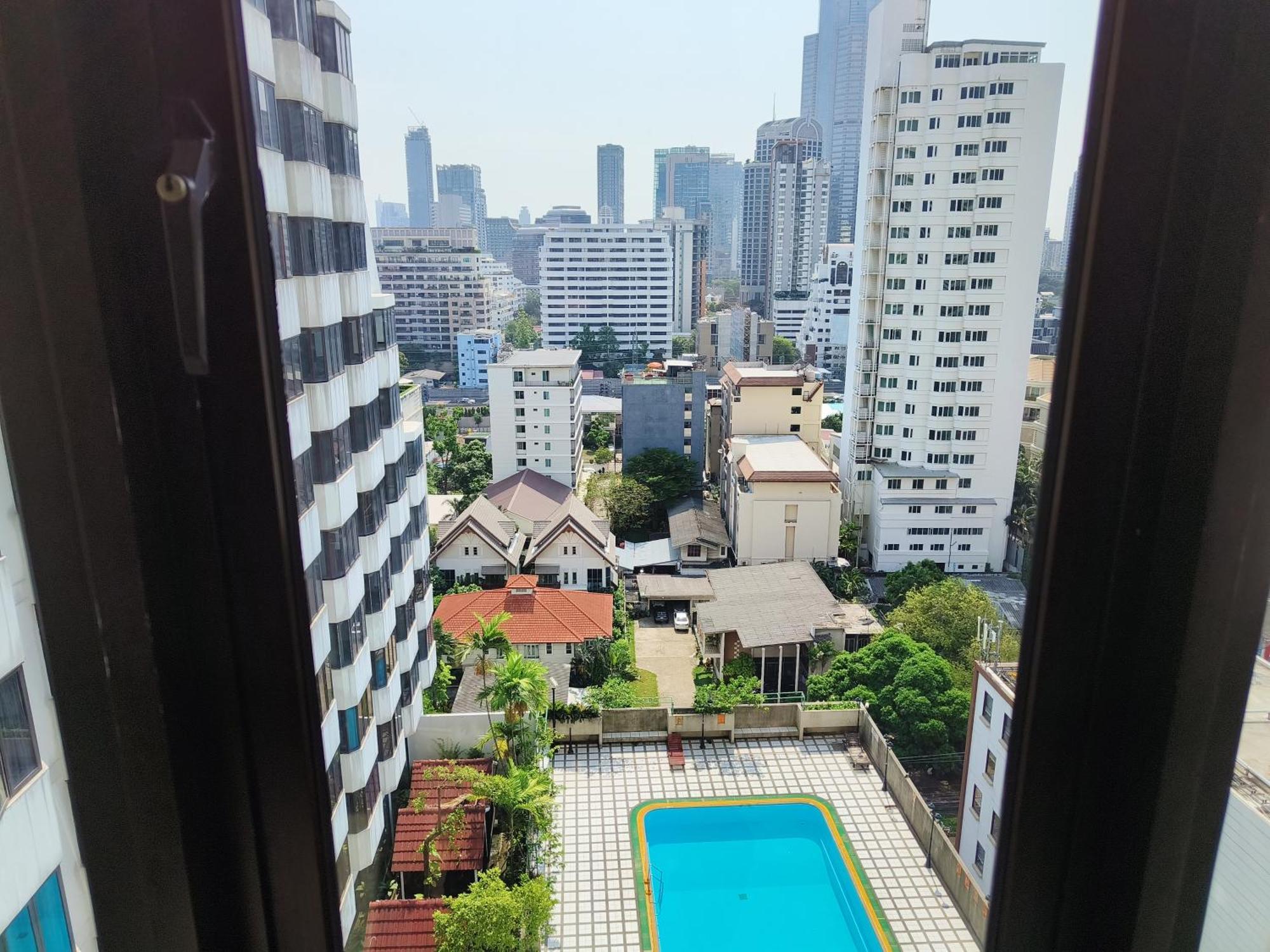 Affordable Serviced Apartments In Nana Omni Tower - Prime Sukhumvit Location Bangkok Esterno foto