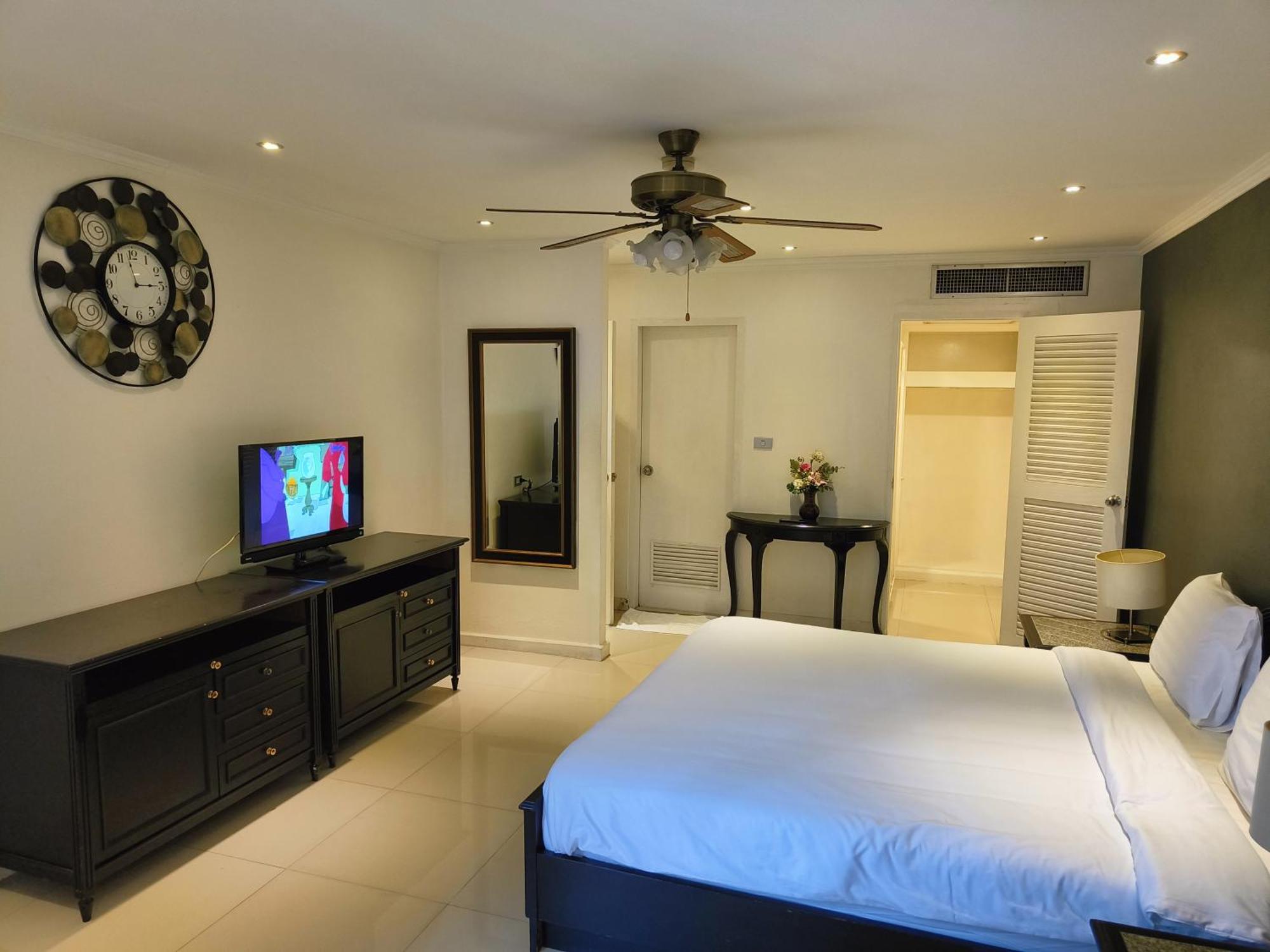 Affordable Serviced Apartments In Nana Omni Tower - Prime Sukhumvit Location Bangkok Esterno foto