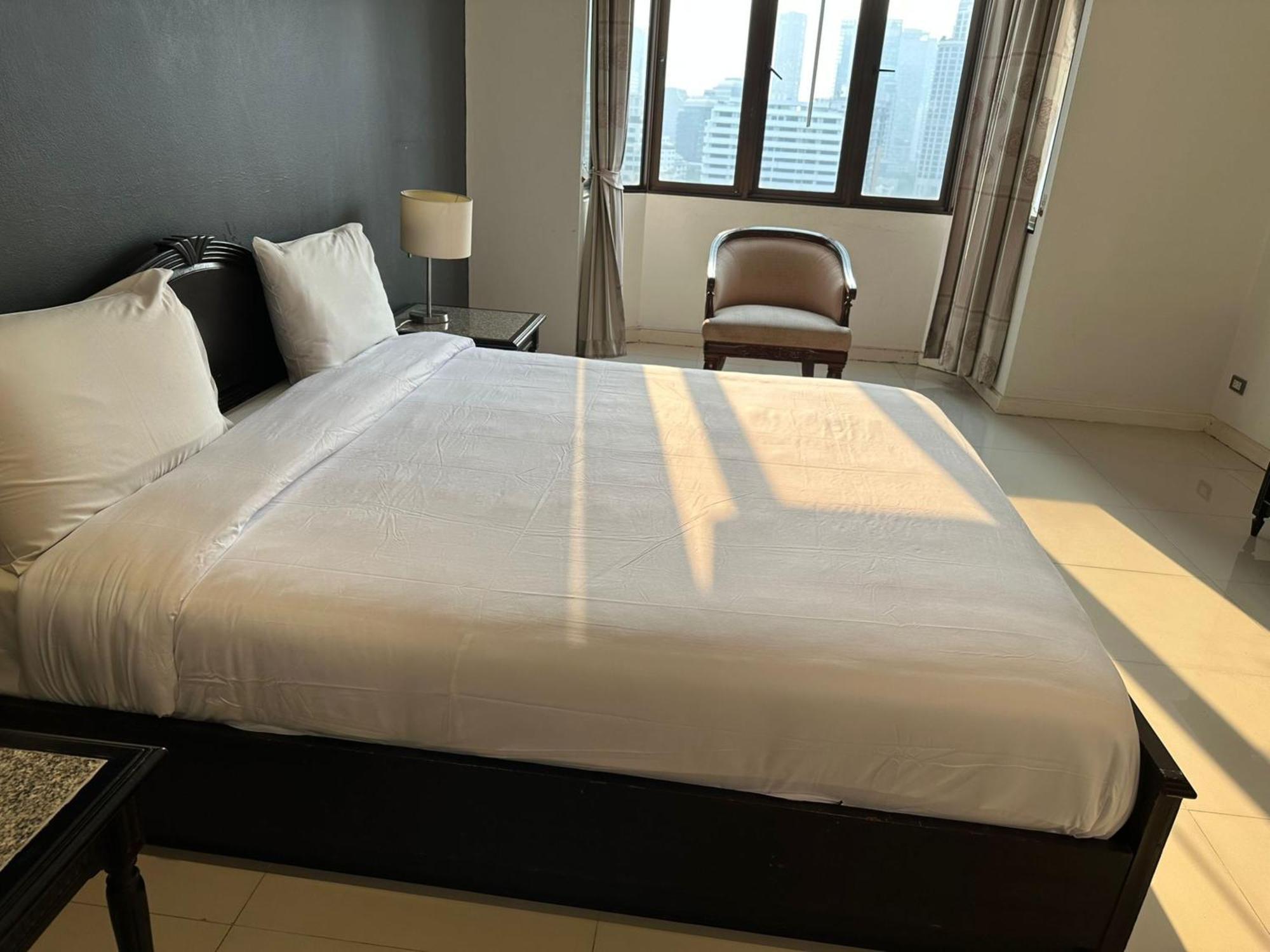 Affordable Serviced Apartments In Nana Omni Tower - Prime Sukhumvit Location Bangkok Esterno foto