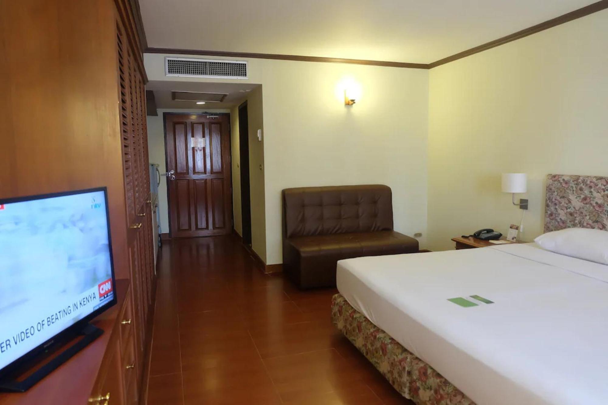 Affordable Serviced Apartments In Nana Omni Tower - Prime Sukhumvit Location Bangkok Esterno foto