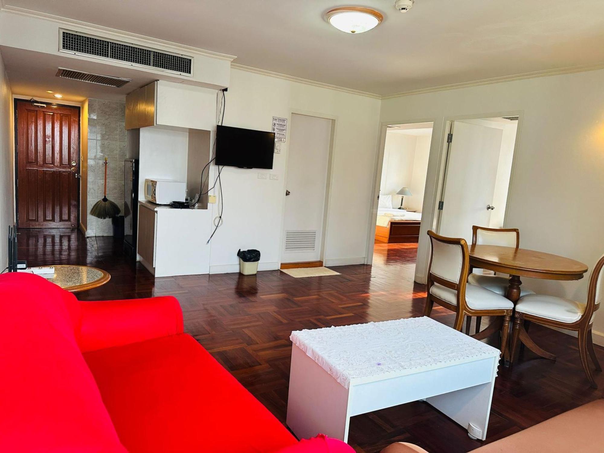 Affordable Serviced Apartments In Nana Omni Tower - Prime Sukhumvit Location Bangkok Esterno foto