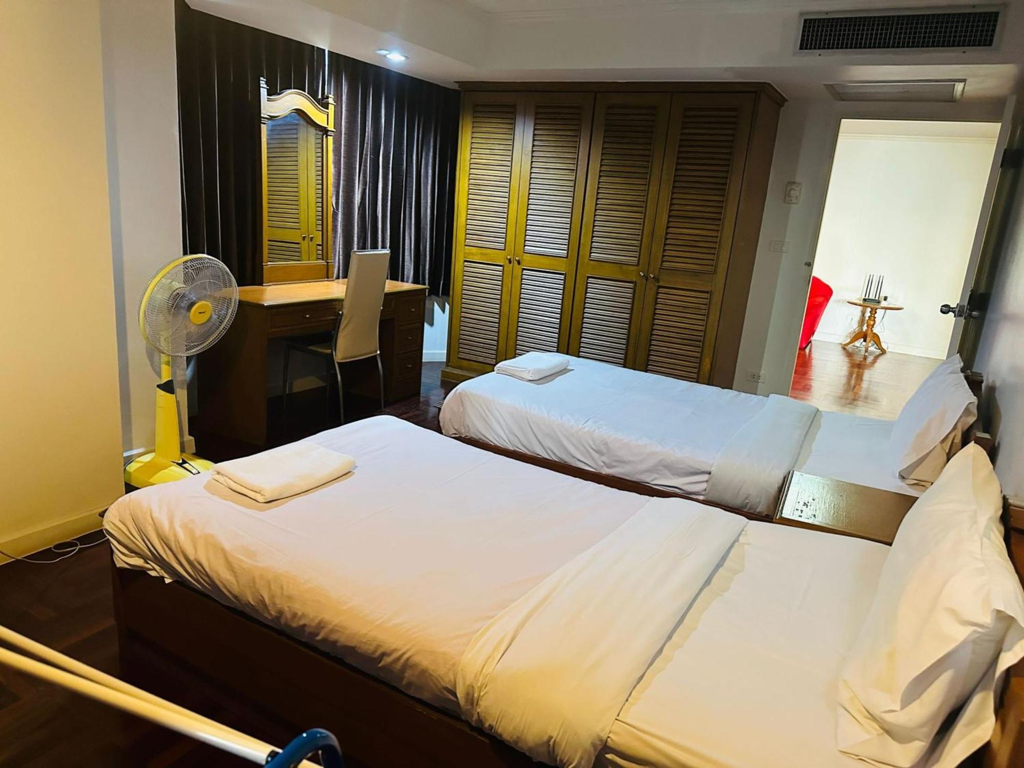 Affordable Serviced Apartments In Nana Omni Tower - Prime Sukhumvit Location Bangkok Esterno foto