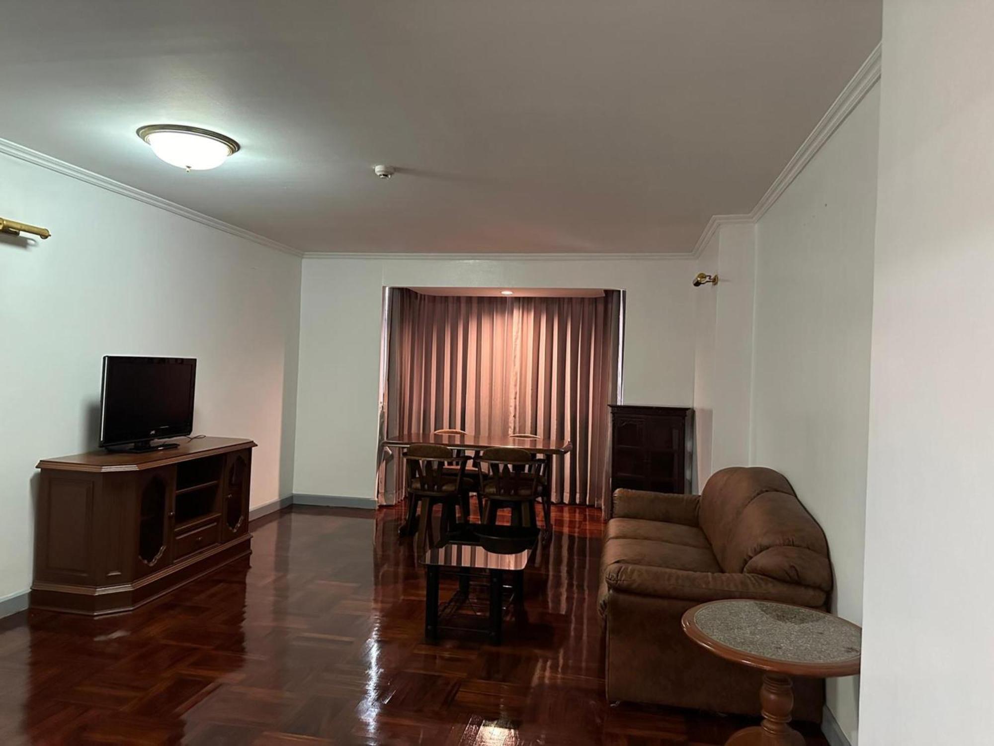 Affordable Serviced Apartments In Nana Omni Tower - Prime Sukhumvit Location Bangkok Esterno foto