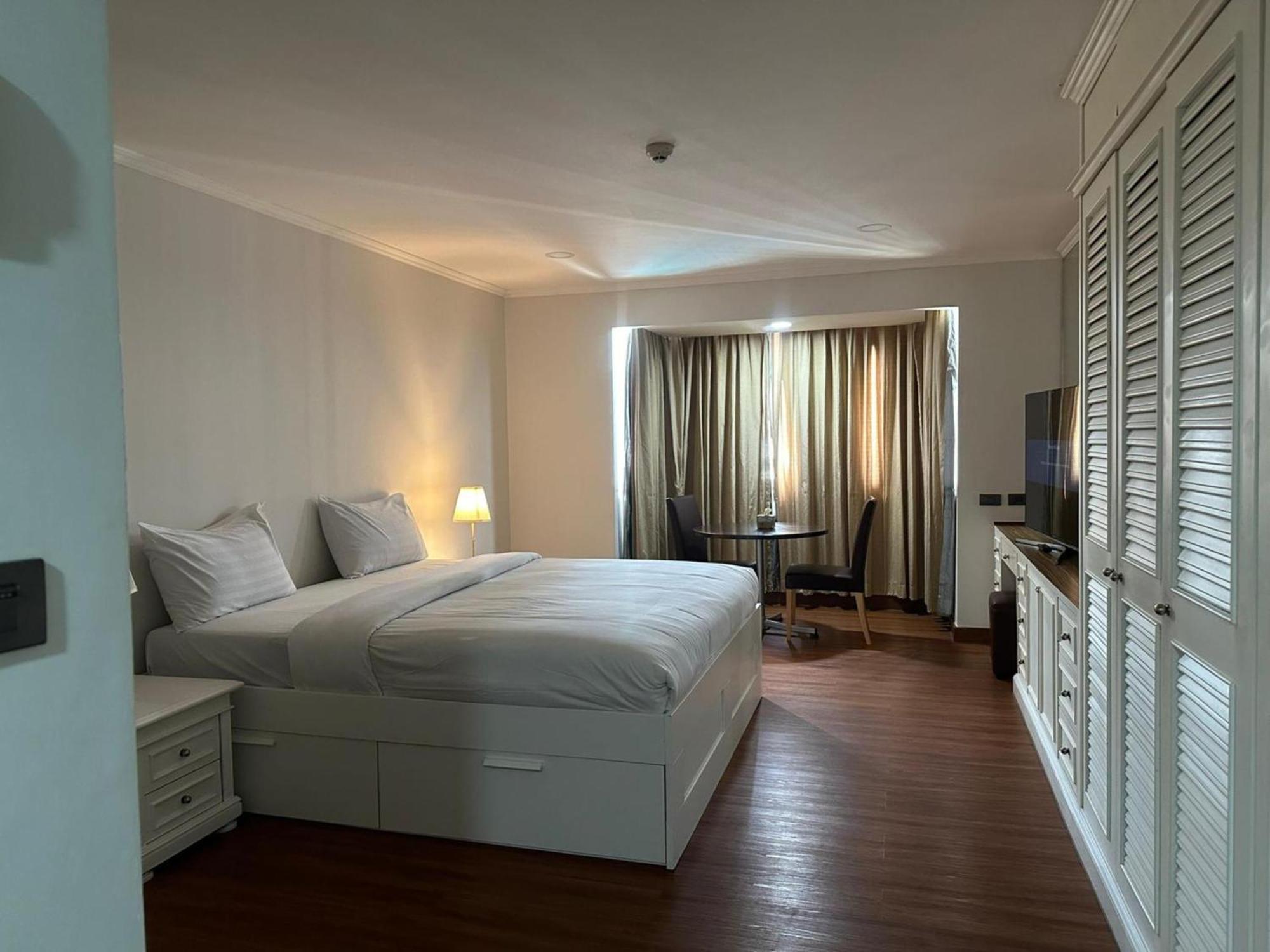 Affordable Serviced Apartments In Nana Omni Tower - Prime Sukhumvit Location Bangkok Esterno foto