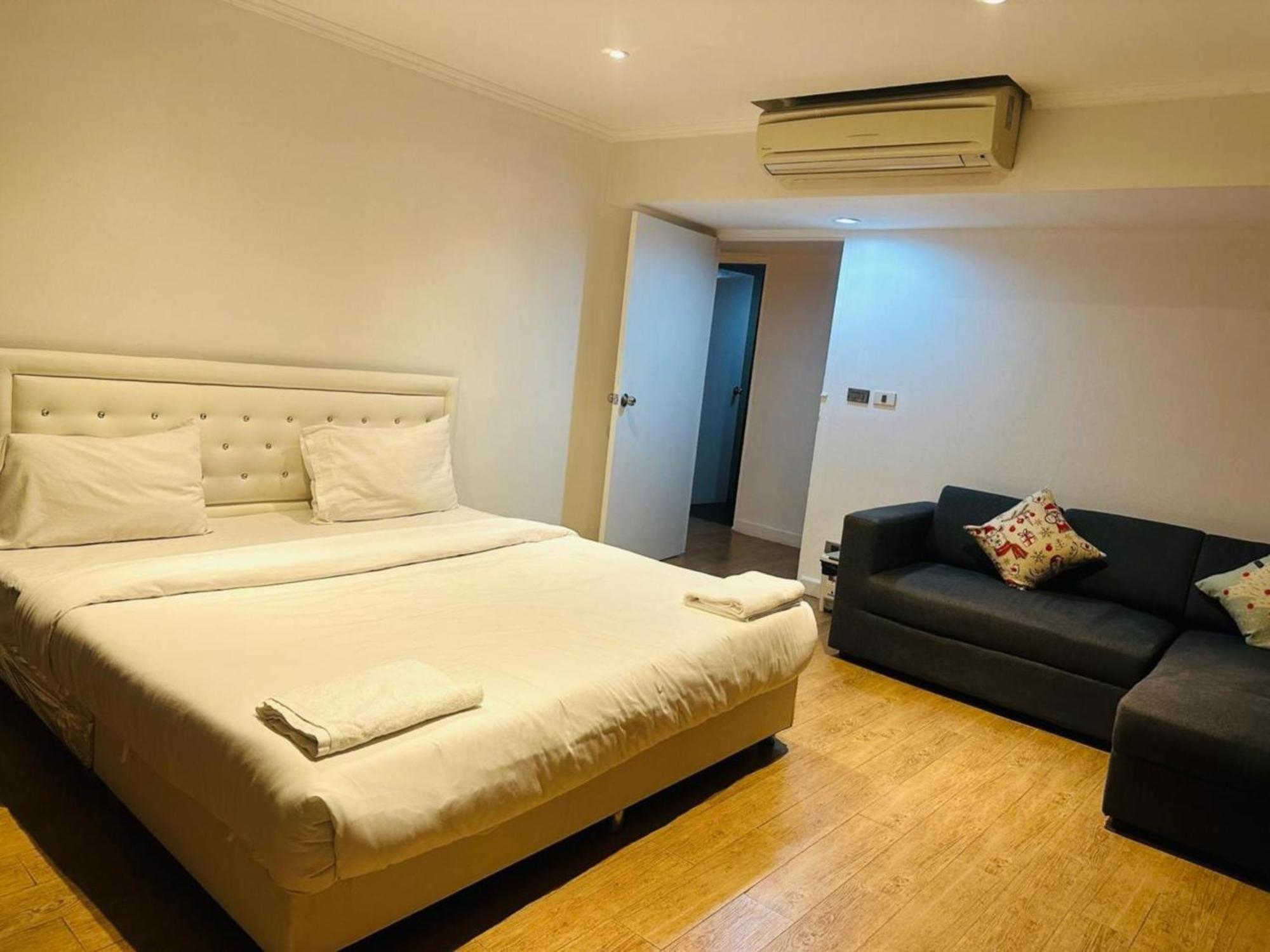 Affordable Serviced Apartments In Nana Omni Tower - Prime Sukhumvit Location Bangkok Esterno foto