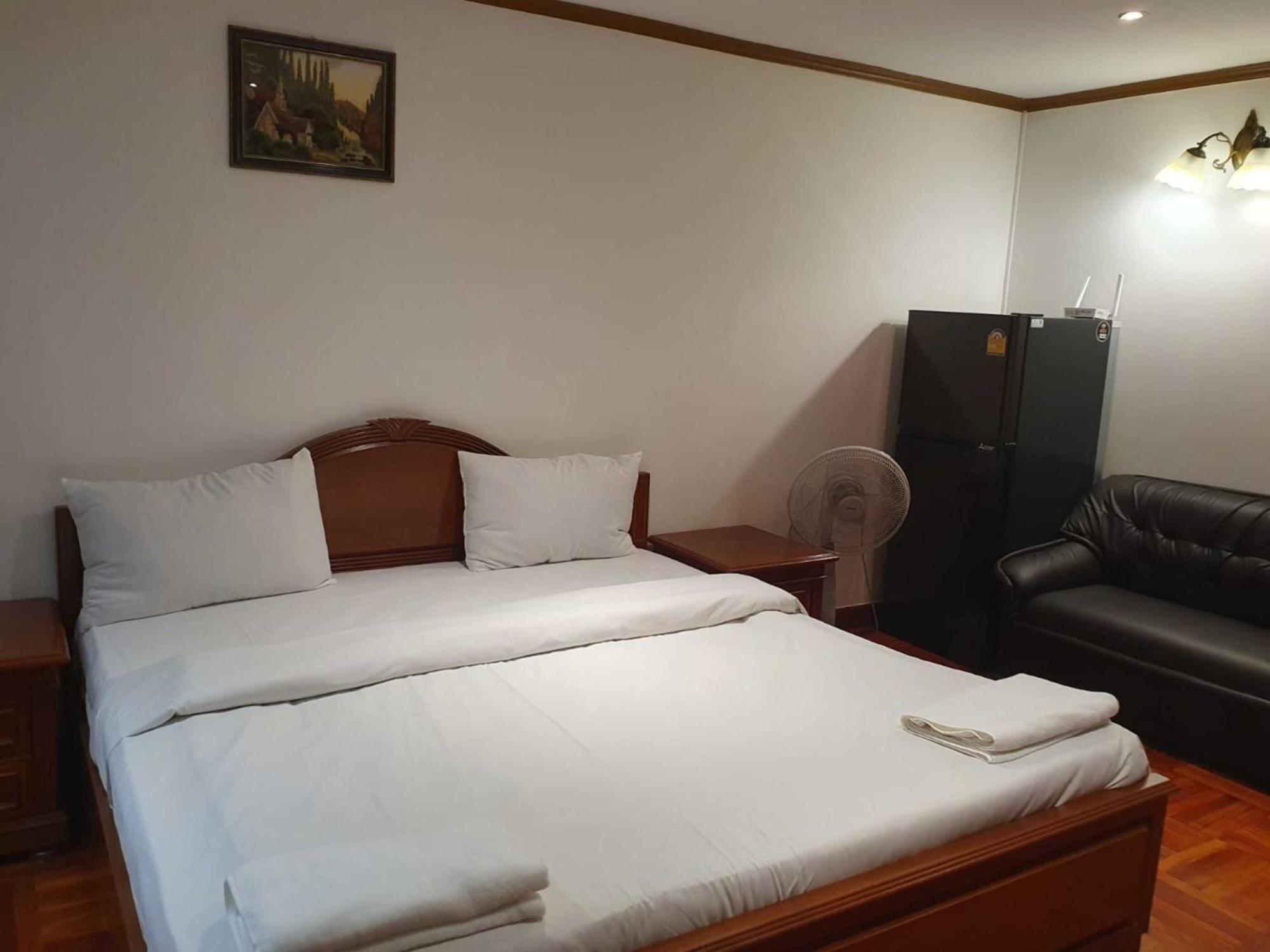 Affordable Serviced Apartments In Nana Omni Tower - Prime Sukhumvit Location Bangkok Esterno foto