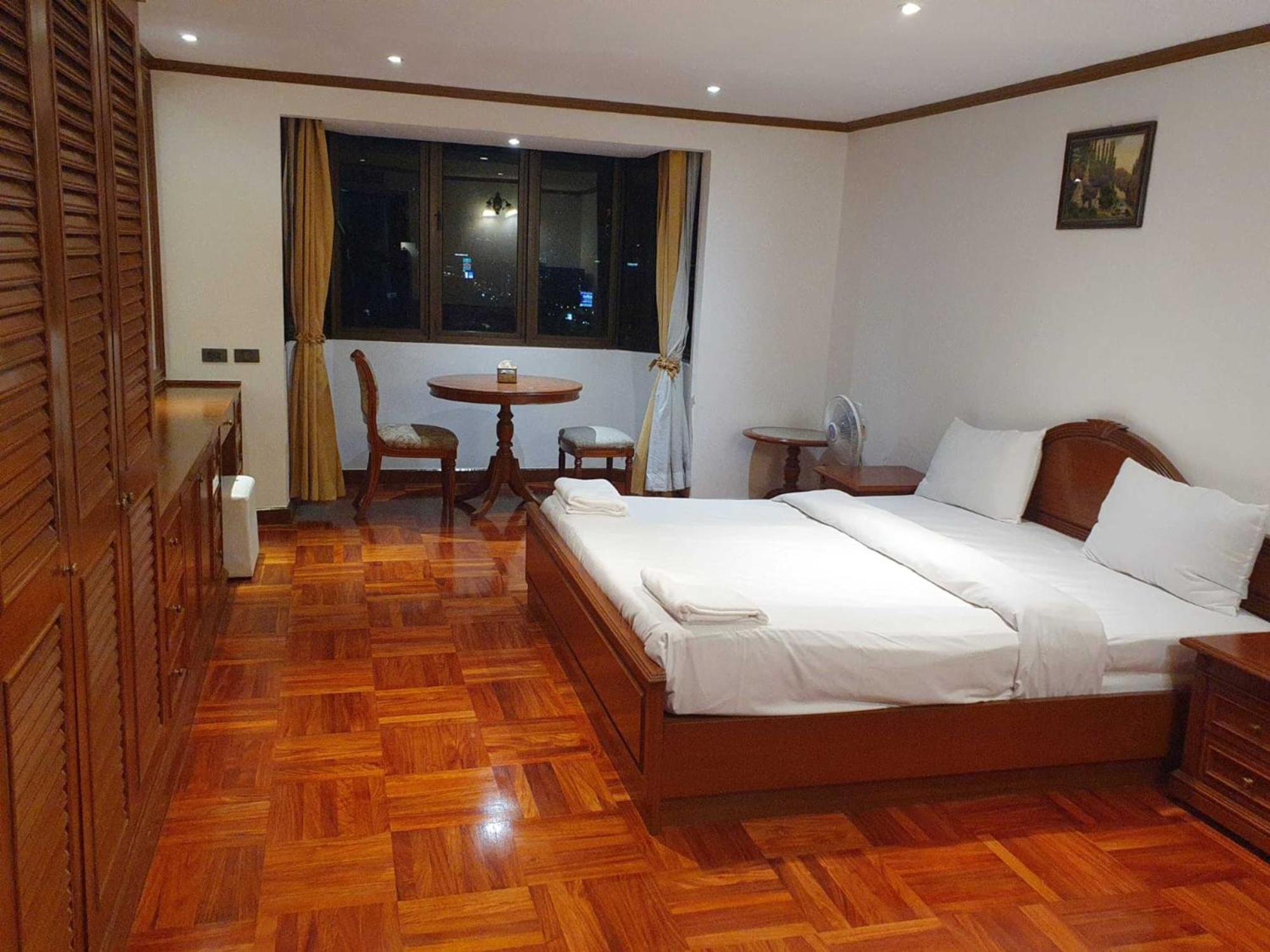 Affordable Serviced Apartments In Nana Omni Tower - Prime Sukhumvit Location Bangkok Esterno foto