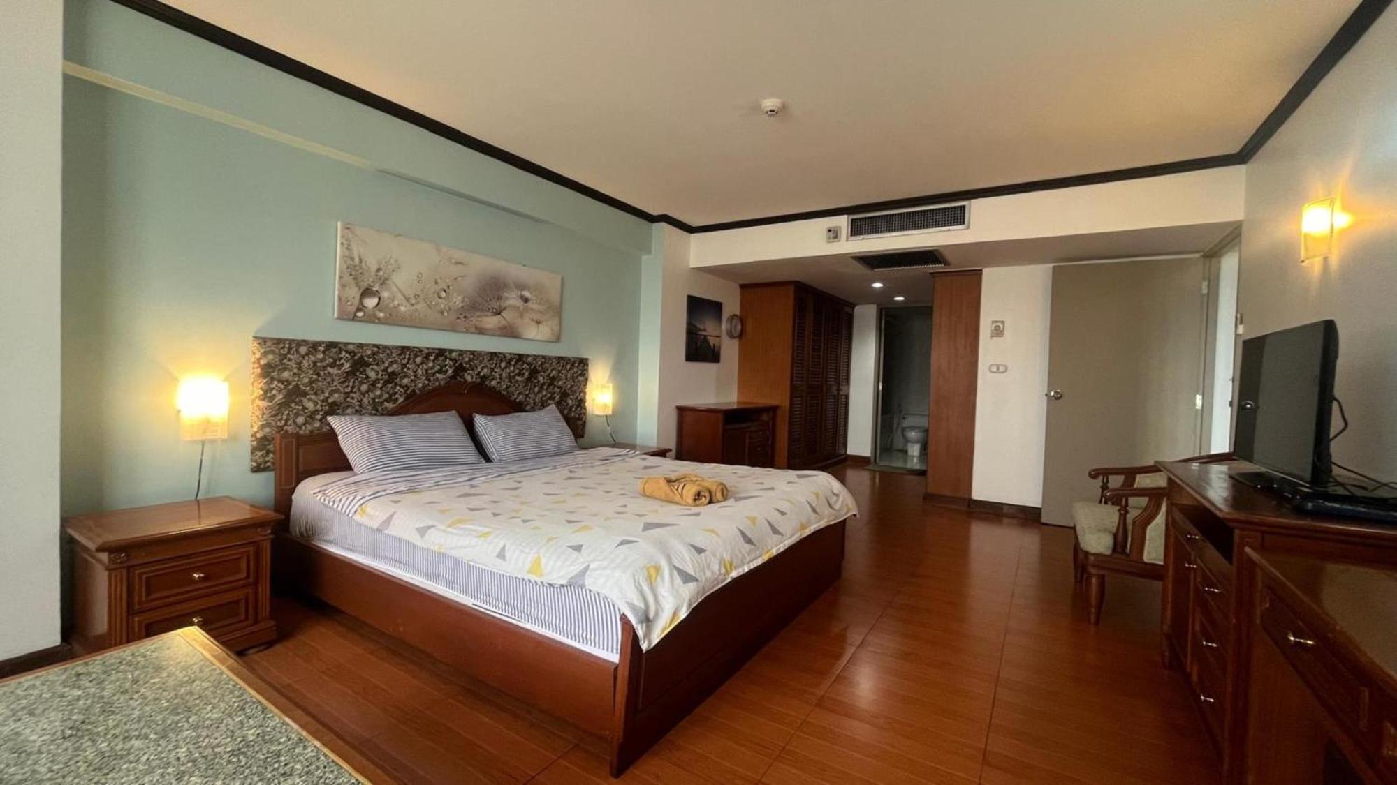 Affordable Serviced Apartments In Nana Omni Tower - Prime Sukhumvit Location Bangkok Esterno foto