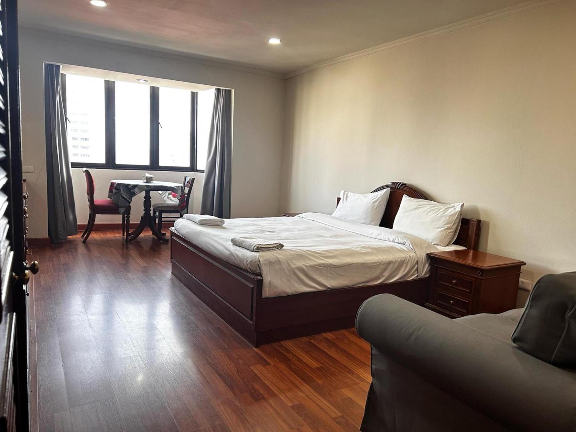 Affordable Serviced Apartments In Nana Omni Tower - Prime Sukhumvit Location Bangkok Esterno foto